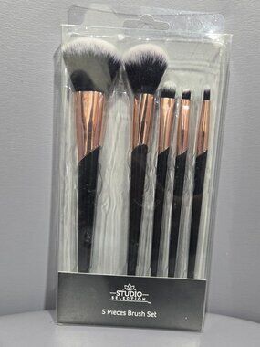 Studio Selection Set of 5 Makeup Brushes Foundation Face Eyeshadow Angled Liner